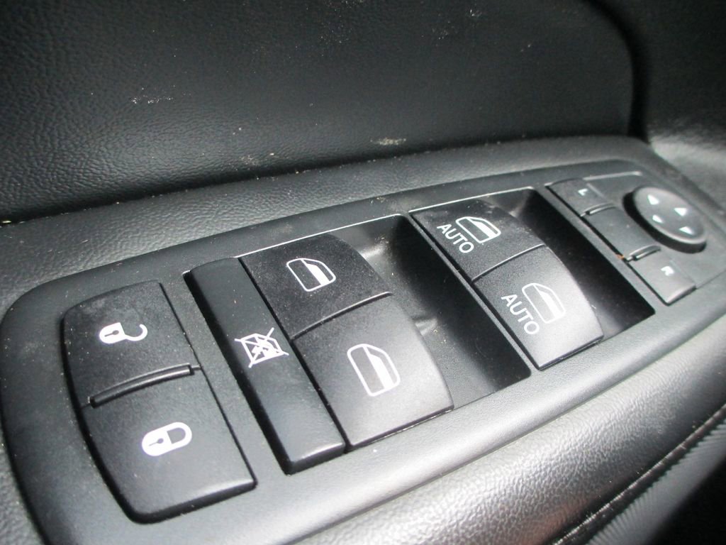 Used 2014 Jeep Grand Cherokee Laredo w/ Security & Convenience Group image 24