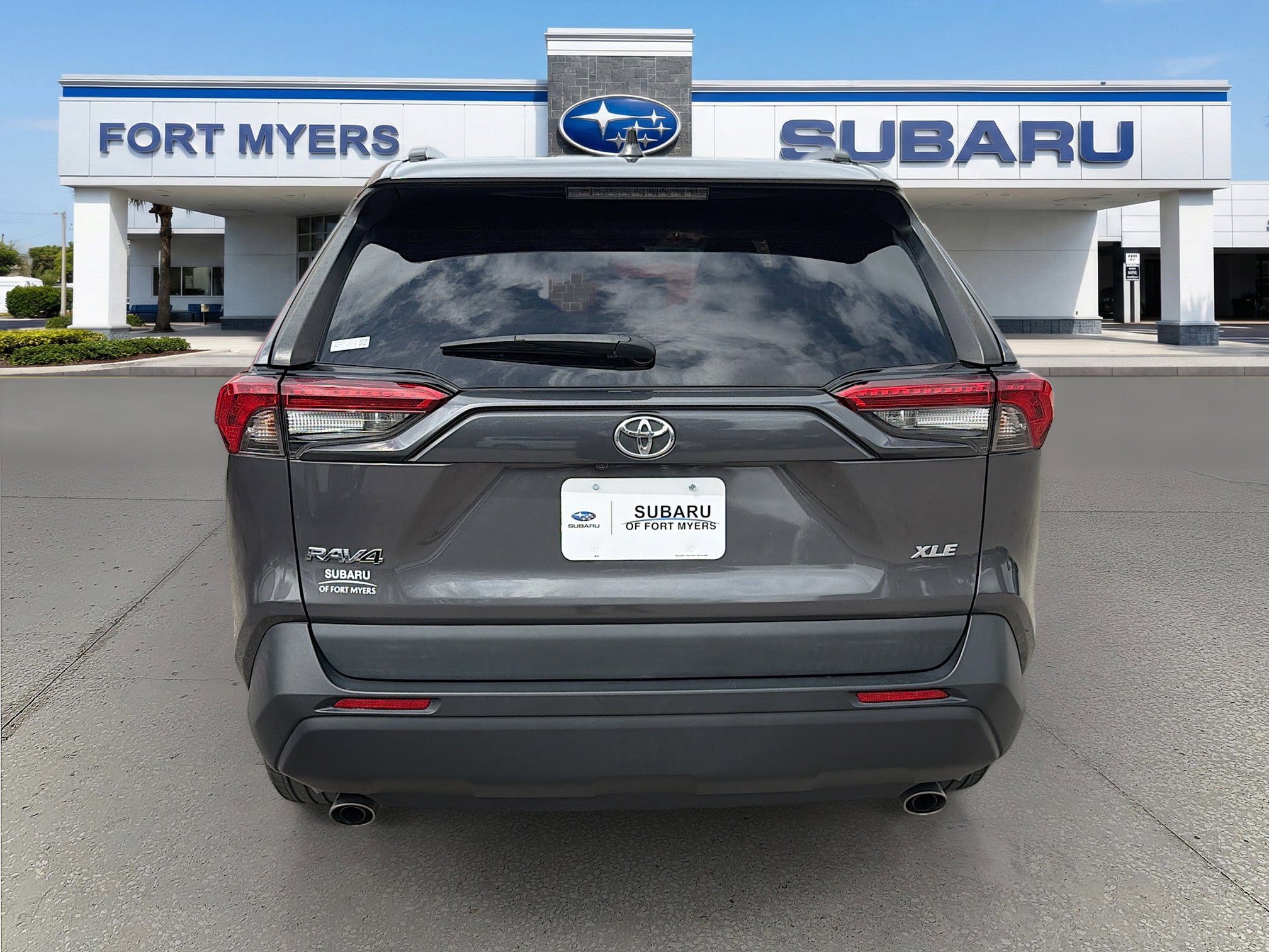 Used 2021 Toyota RAV4 XLE Premium image 4