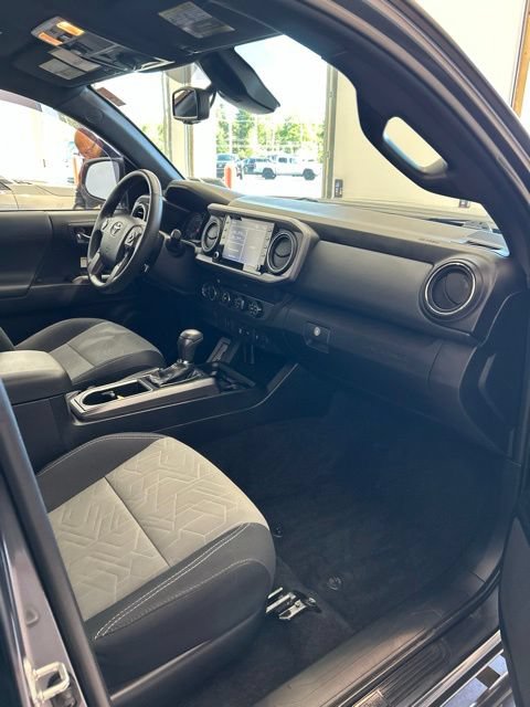 Used 2020 Toyota Tacoma TRD Off-Road AWD/4WD image 14
