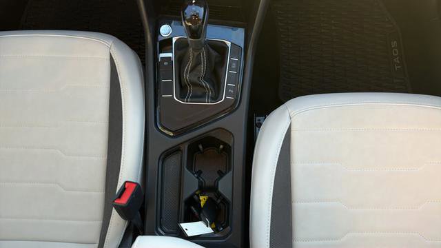 Used 2025 Volkswagen Taos SE image 46