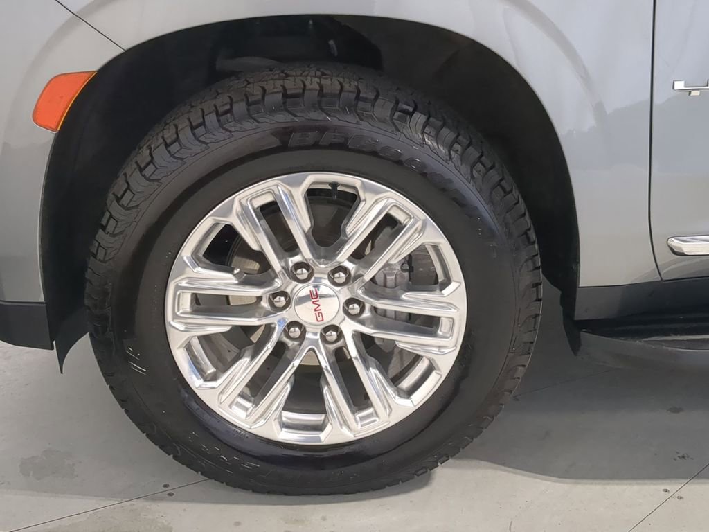 Used 2023 GMC Yukon XL SLT w/ SLT Premium Package image 14