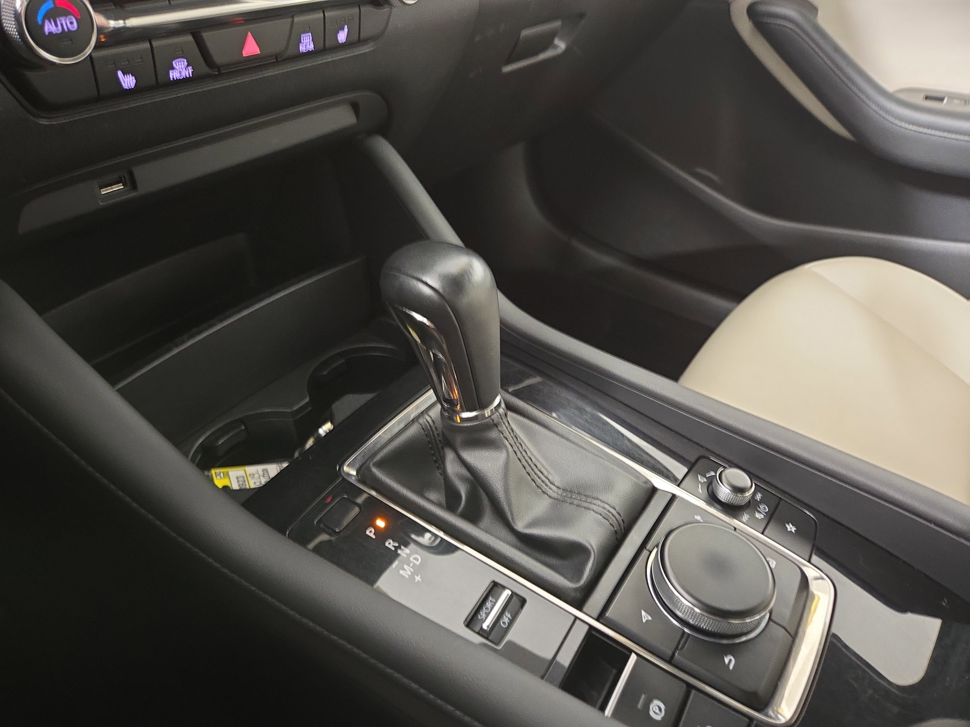 Used 2019 MAZDA MAZDA3 Hatchback w/ Preferred Package image 24