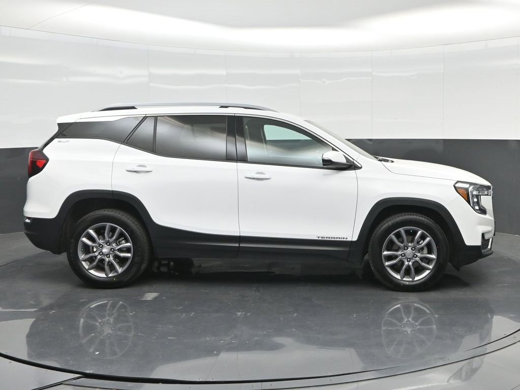 Used 2024 GMC Terrain SLT image 4