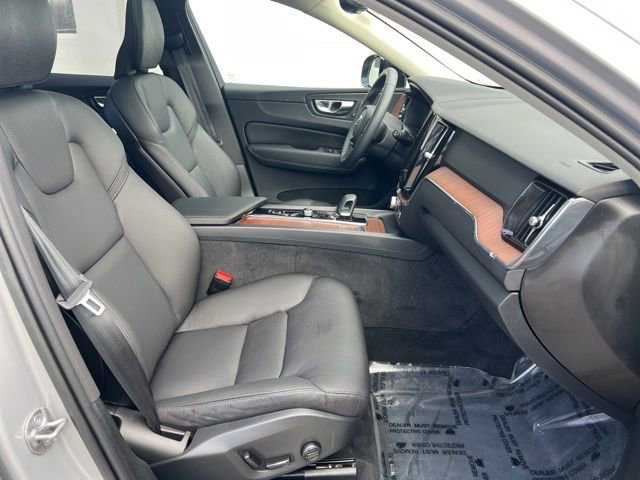 Certified 2023 Volvo XC60 B5 Plus w/ Climate Package image 18