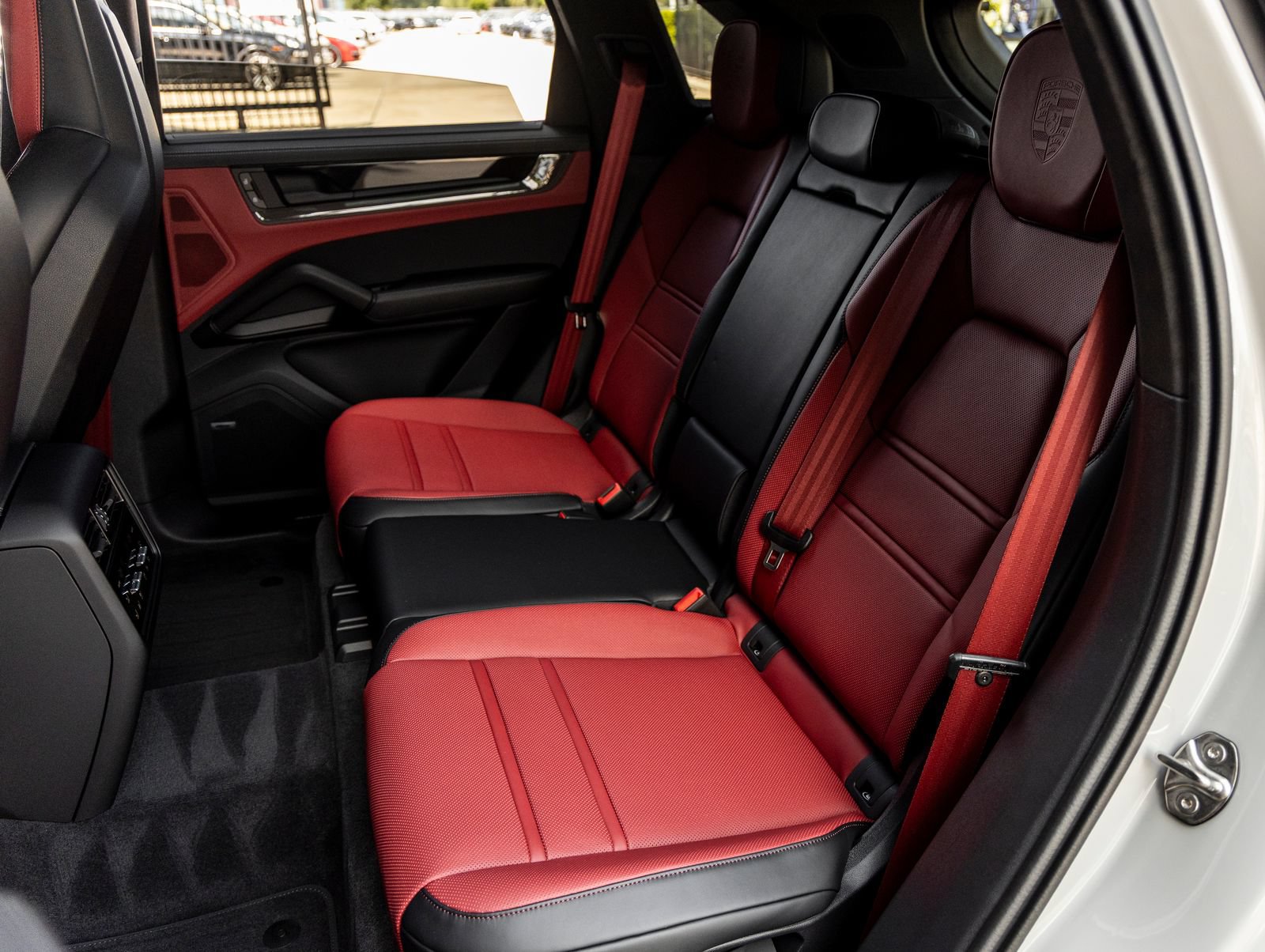 Certified 2025 Porsche Cayenne GTS AWD/4WD image 31
