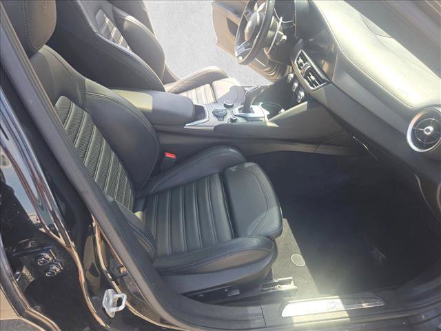 Used 2023 Alfa Romeo Giulia Veloce RWD image 21