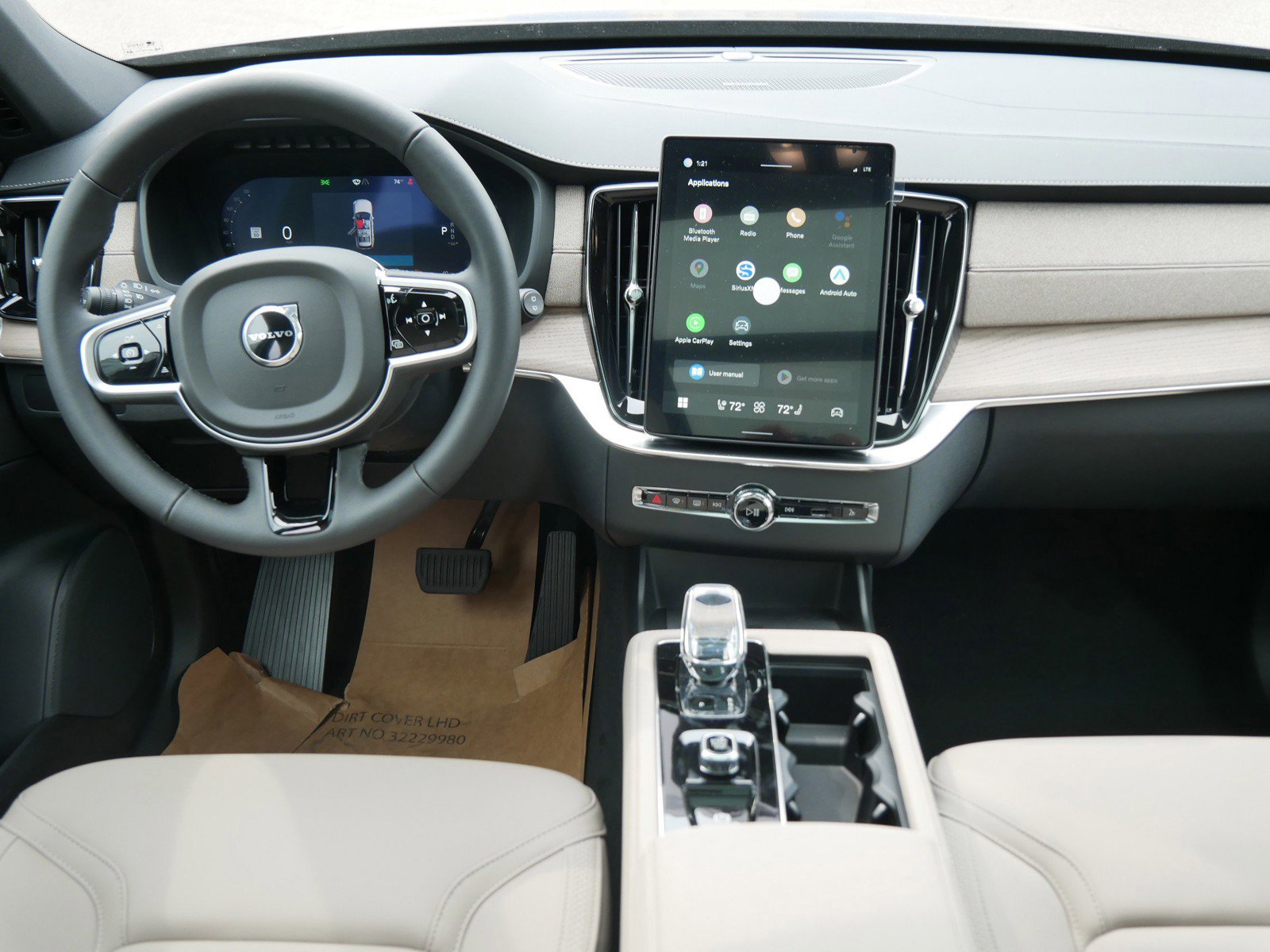 New 2026 Volvo XC90 B6 Plus w/ Protection Package Premier image 7