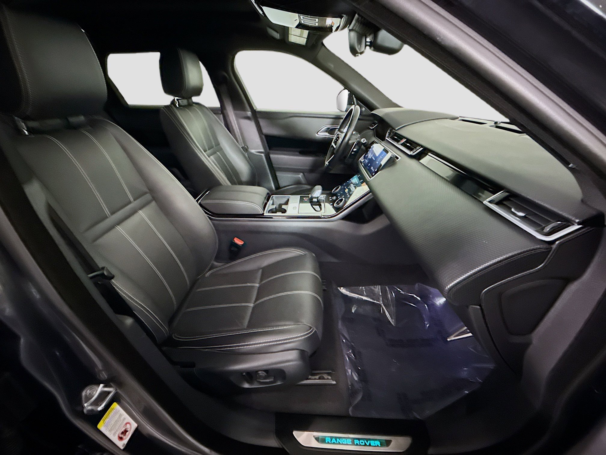 Used 2022 Land Rover Range Rover Velar R-Dynamic S image 29