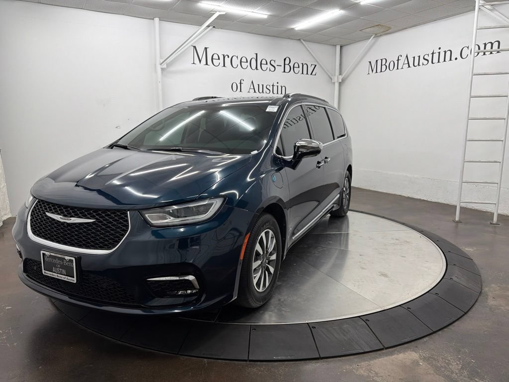 Used 2023 Chrysler Pacifica Limited FWD image 3
