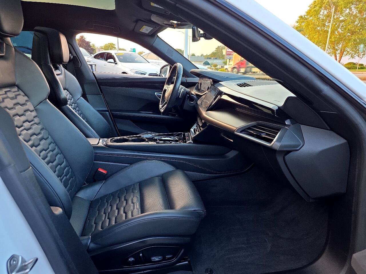 Used 2022 Audi e-tron GT Premium Plus w/ Performance Package image 37