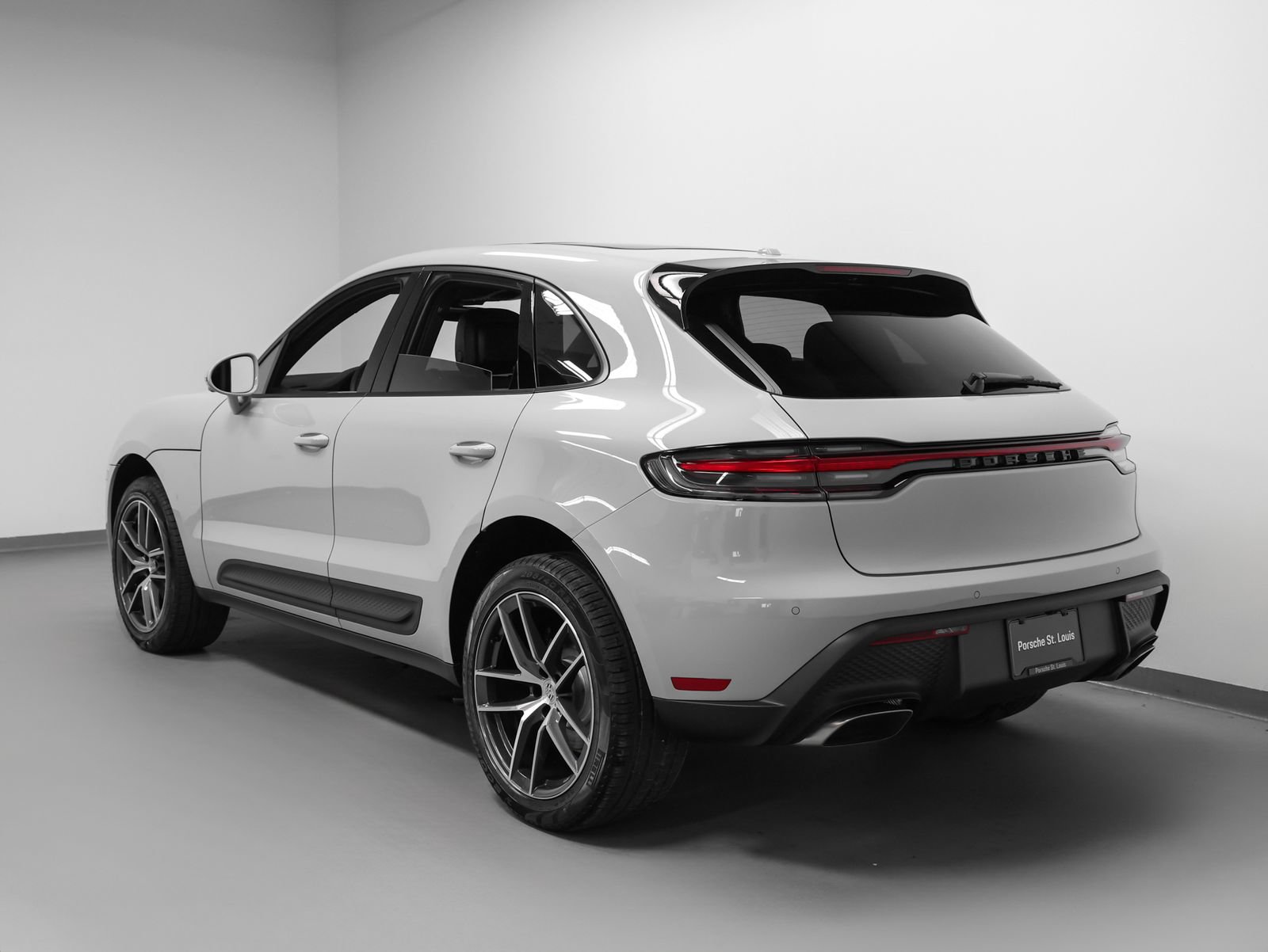 New 2026 Porsche Macan AWD/4WD image 3