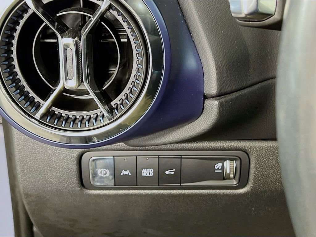 Certified 2024 Chevrolet Equinox EV LT FWD image 9