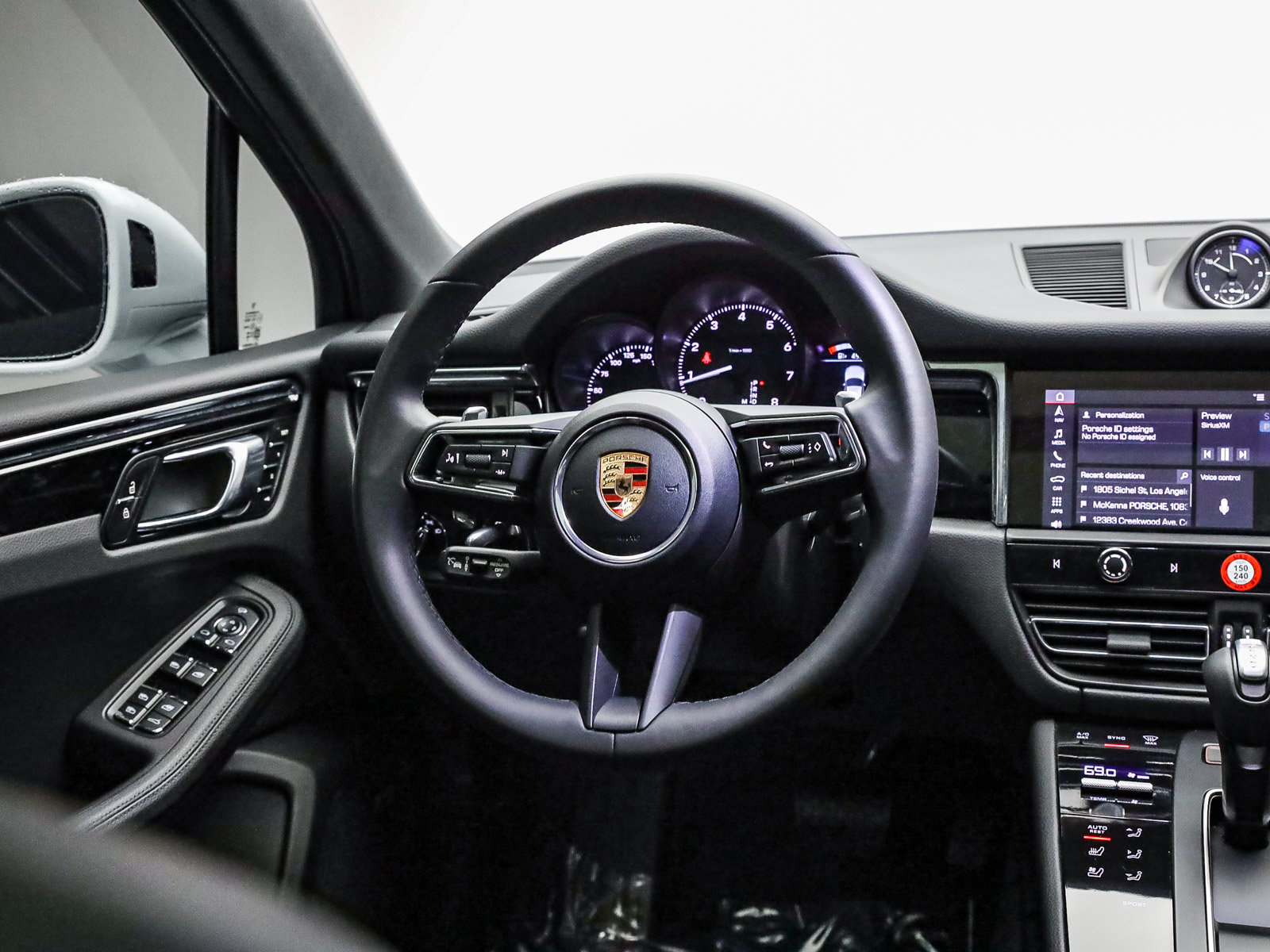 Certified 2026 Porsche Macan AWD/4WD image 16