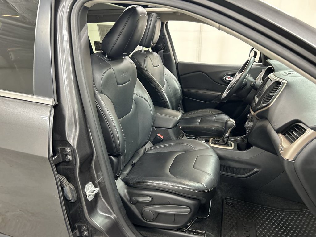 Used 2016 Jeep Cherokee Limited AWD/4WD image 24