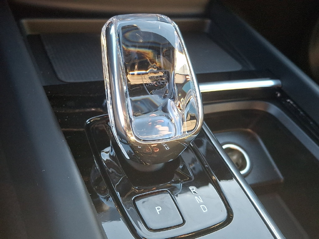 New 2027 Volvo XC60 B5 Plus AWD/4WD image 12