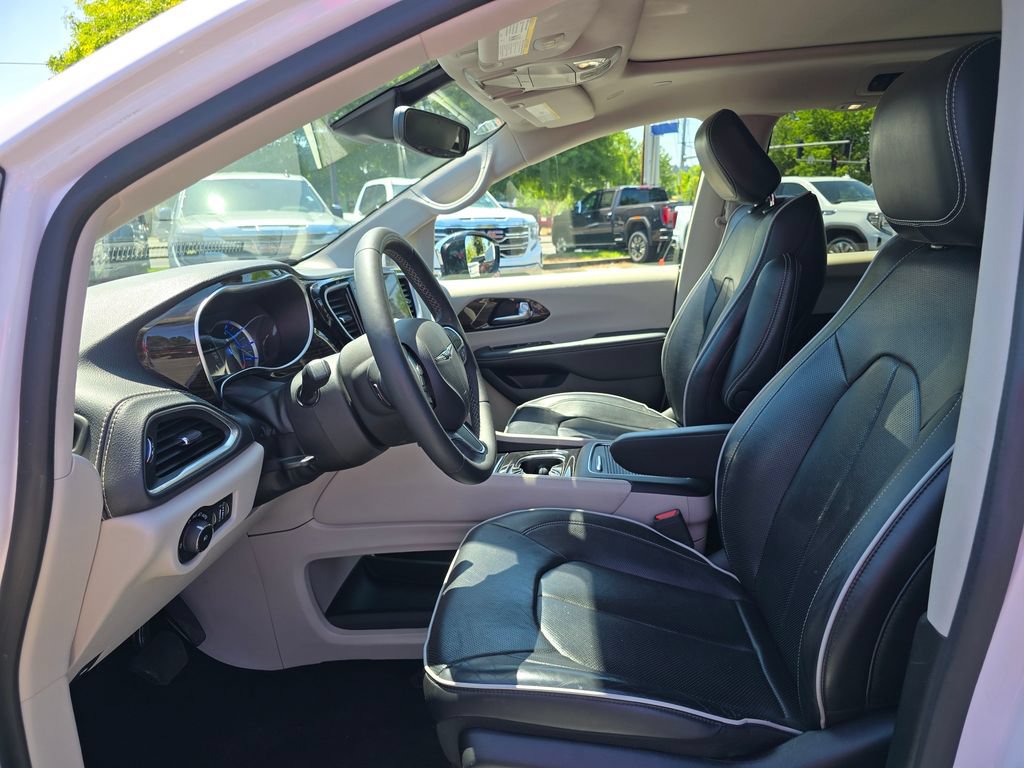 Used 2023 Chrysler Pacifica Limited FWD image 60