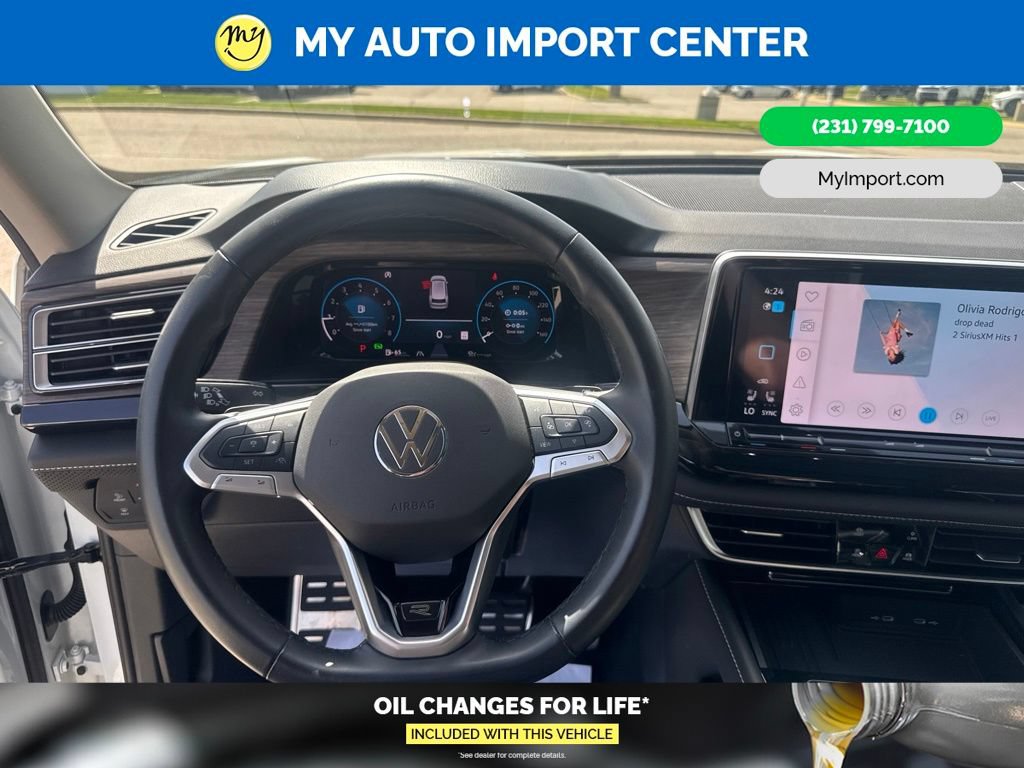 Used 2025 Volkswagen Atlas SEL Premium R-Line AWD/4WD image 16