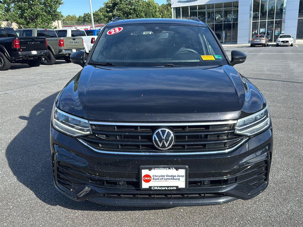 Used 2023 Volkswagen Tiguan SE R-Line FWD image 2