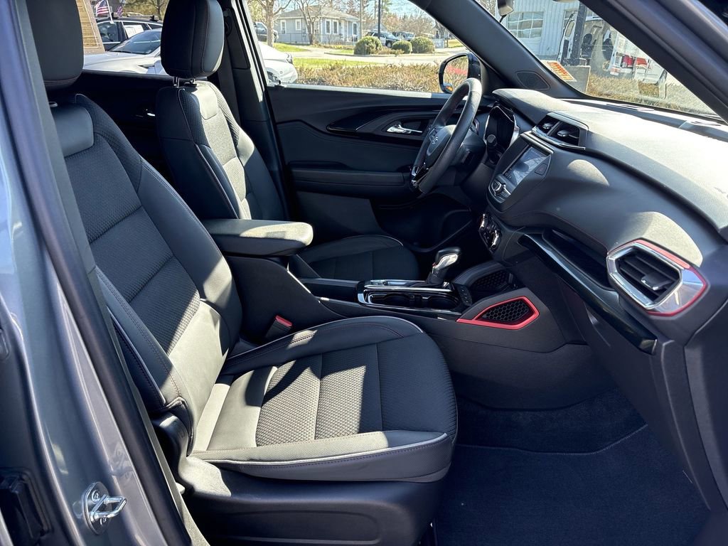 Used 2023 Chevrolet TrailBlazer RS image 28