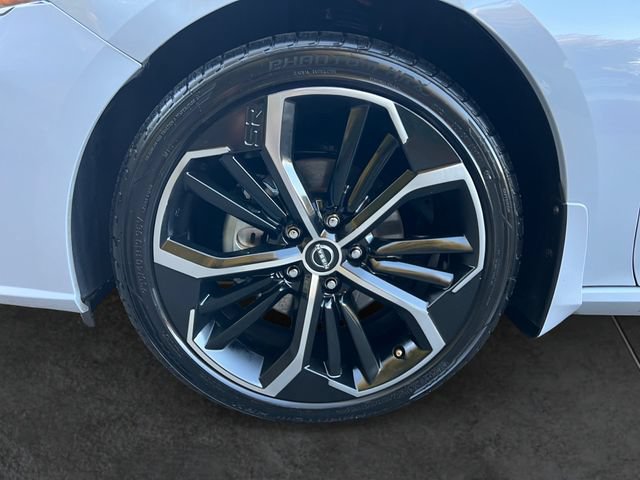 Used 2023 Nissan Altima 2.5 SR w/ SR Premium Package AWD/4WD image 9