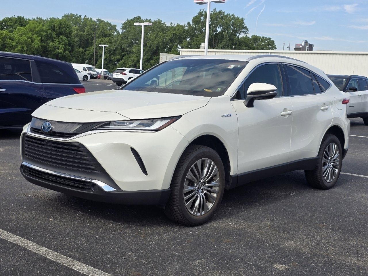 Used 2021 Toyota Venza Limited w/ Advanced Technology Package AWD/4WD image 3