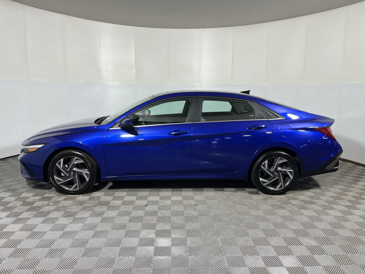 Used 2025 Hyundai Elantra SEL FWD image 5