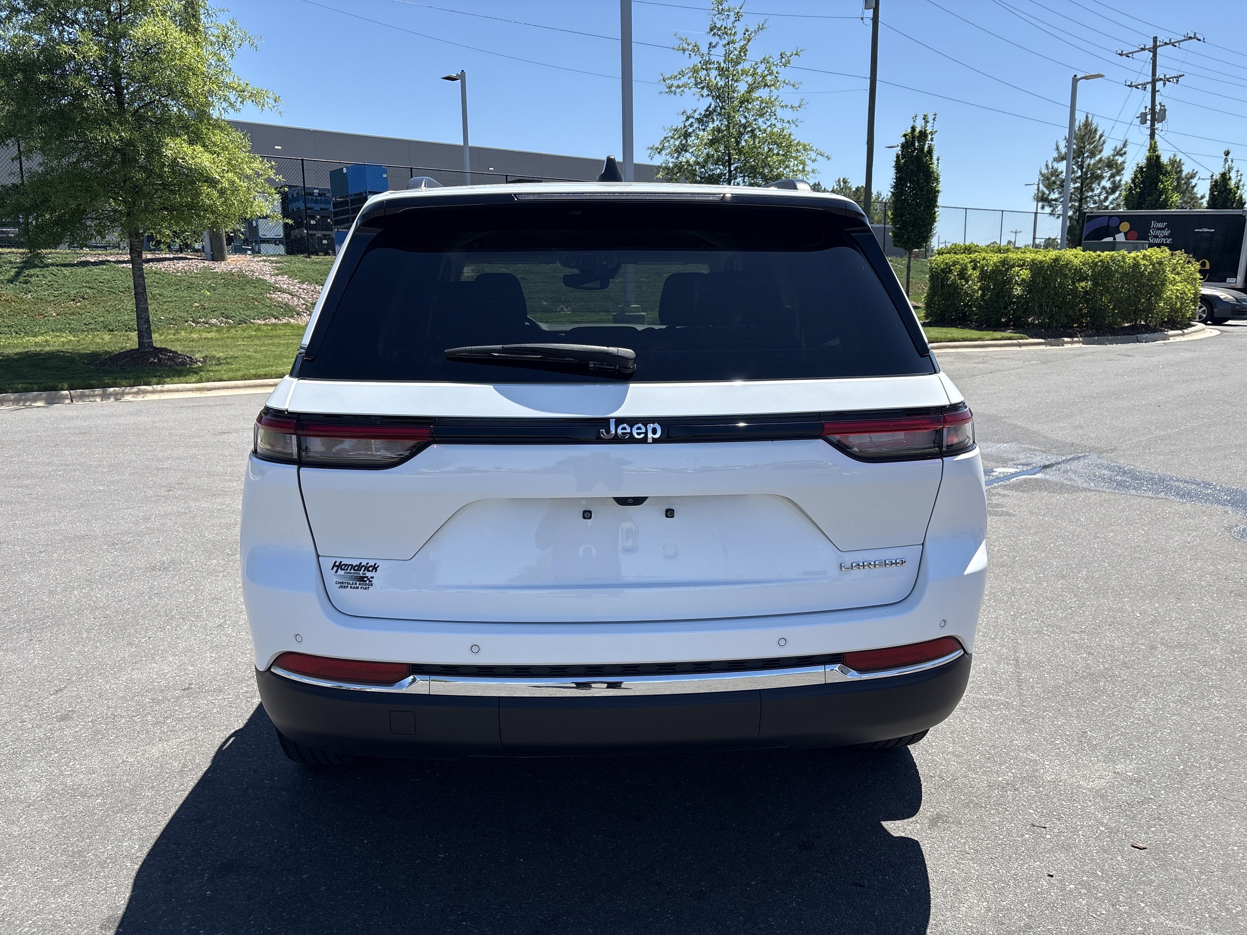 Certified 2023 Jeep Grand Cherokee Laredo RWD image 8