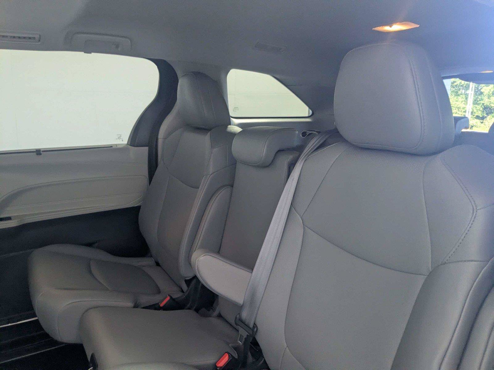 Certified 2024 Toyota Sienna XLE FWD image 35