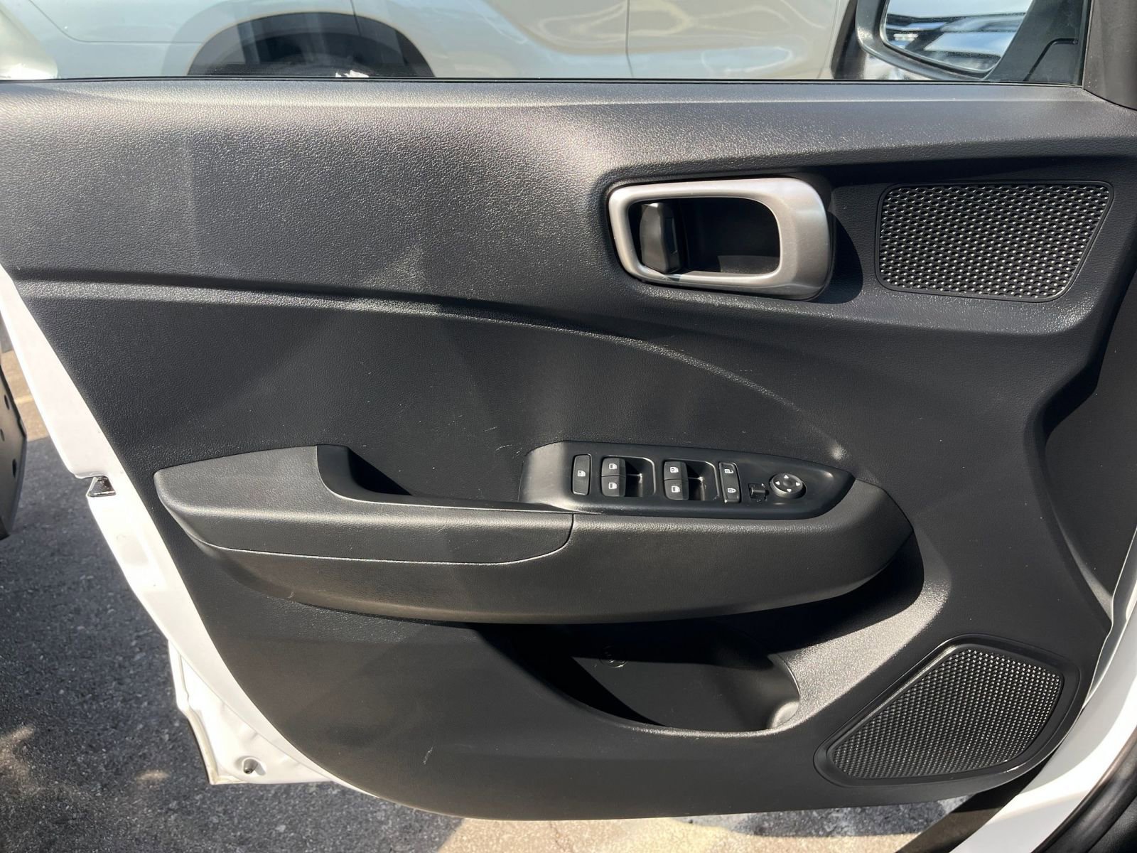 Used 2025 Hyundai Venue SEL FWD image 18