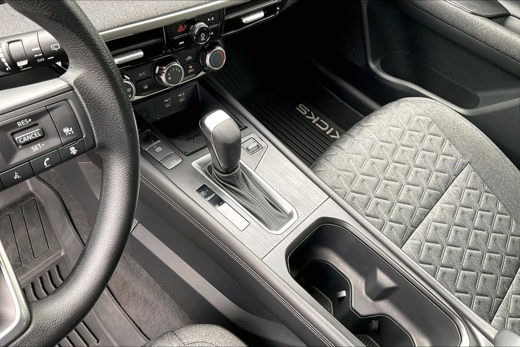 Used 2025 Nissan Kicks SV AWD/4WD image 19