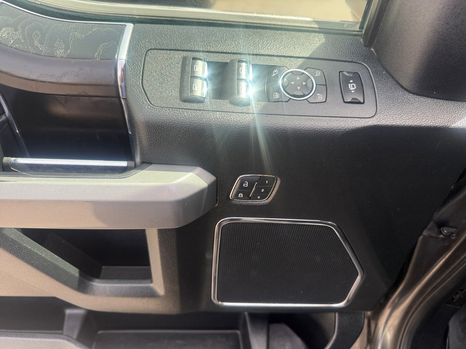 Used 2019 Ford F350 Platinum w/ Platinum Ultimate Package image 13