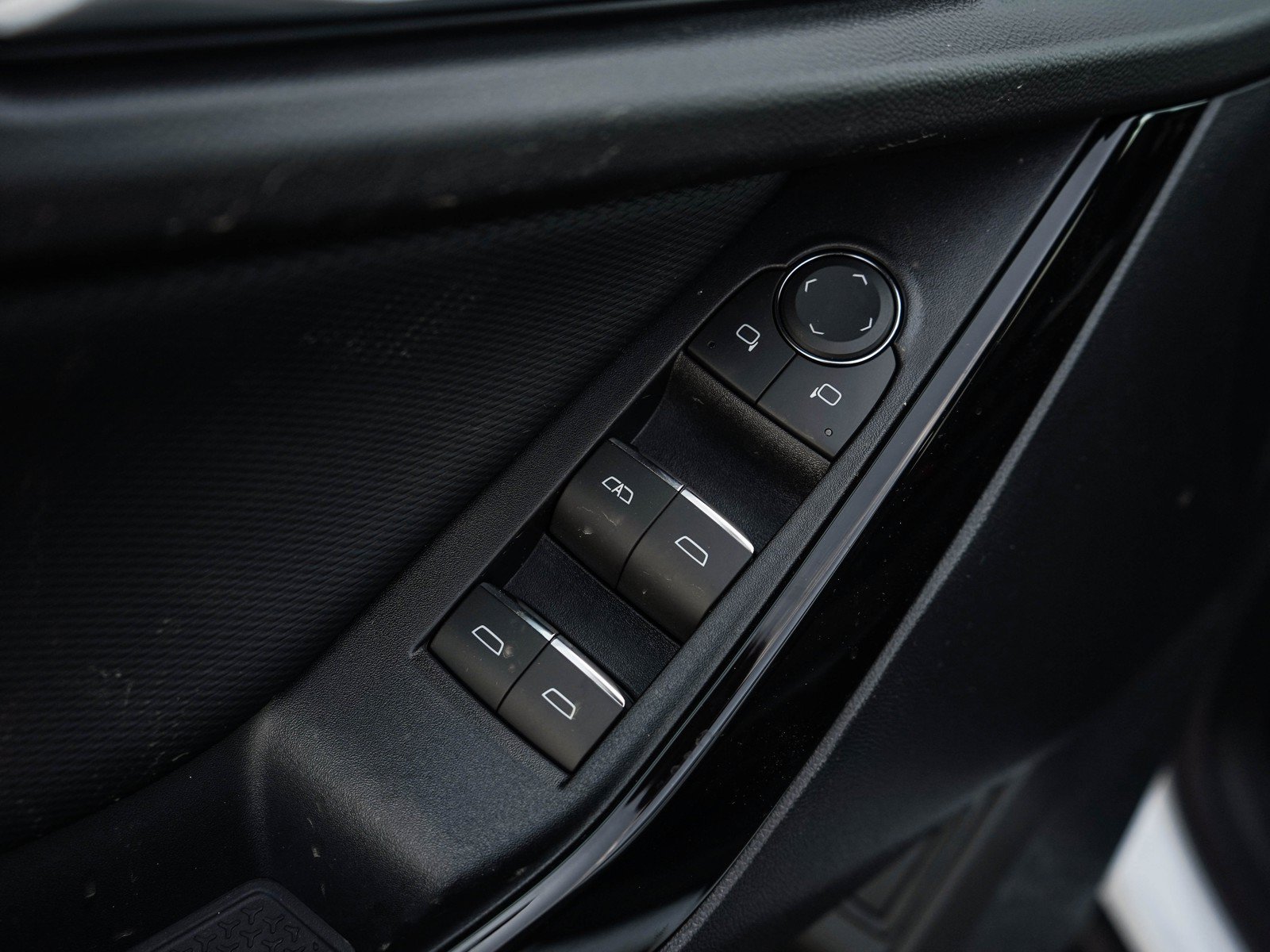 New 2027 Chevrolet Equinox RS w/ Safety and Technology Package AWD/4WD image 17