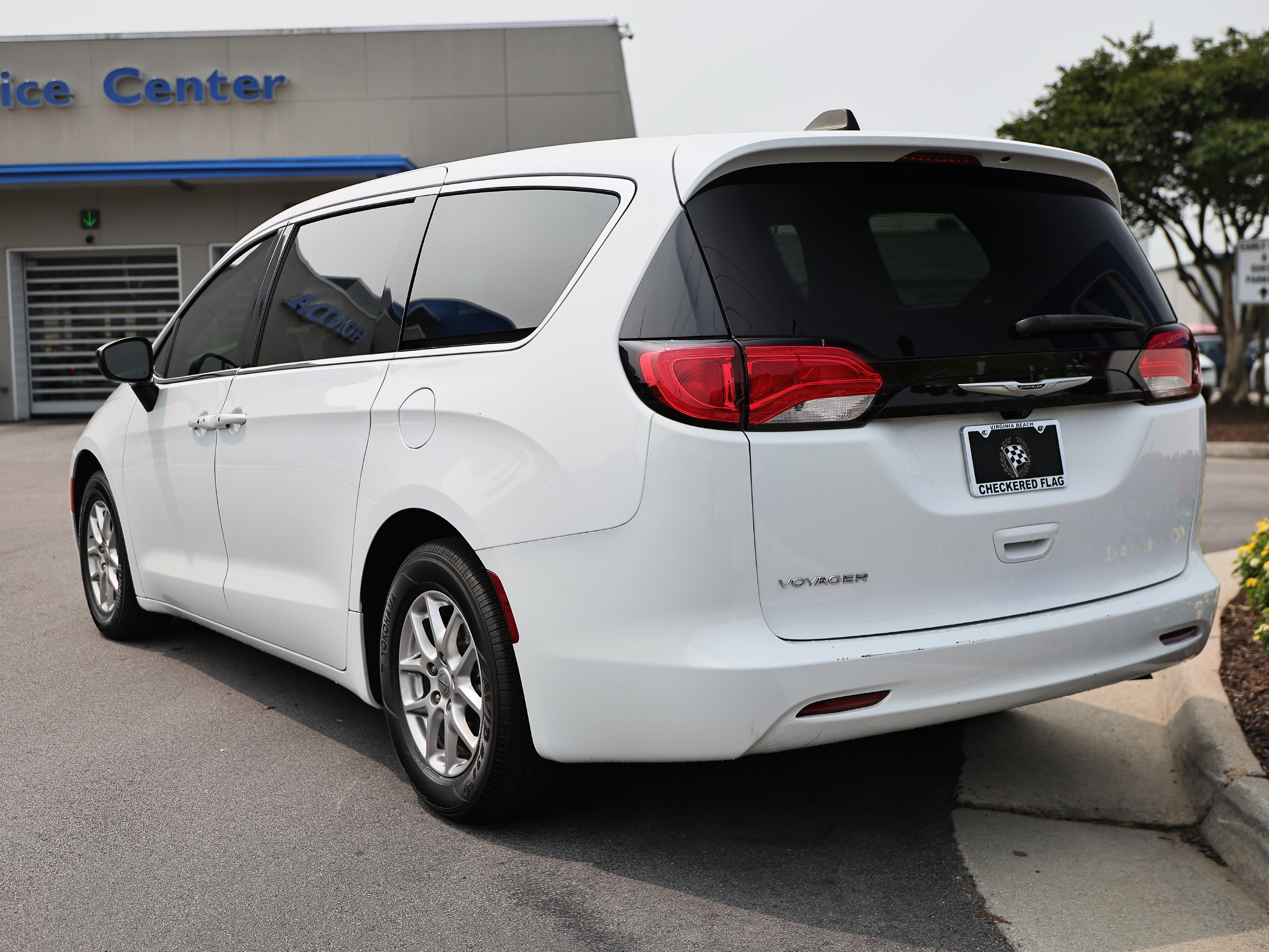 Used 2024 Chrysler Voyager LX FWD image 7