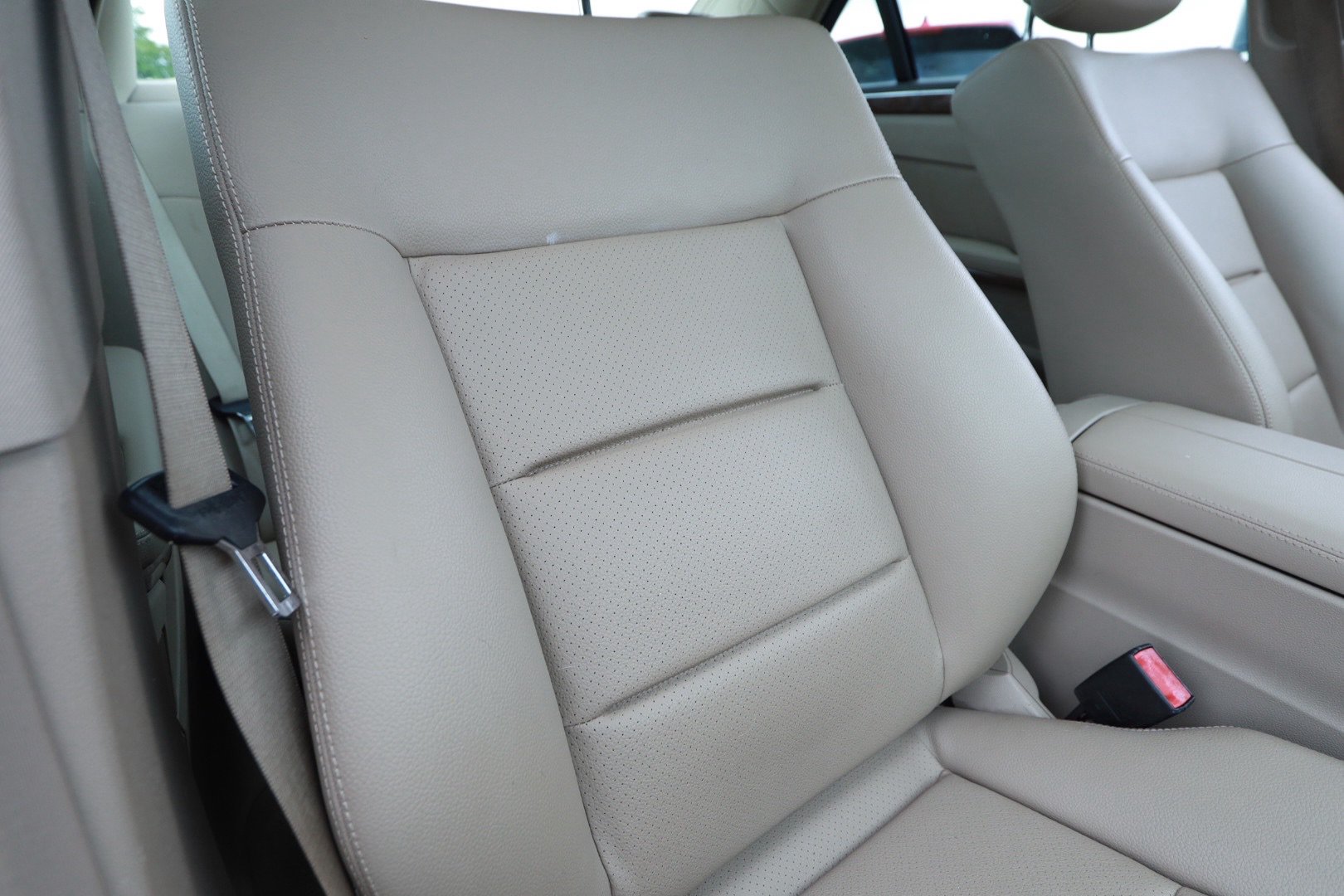 Used 2011 Mercedes-Benz E 350 4MATIC Sedan image 27