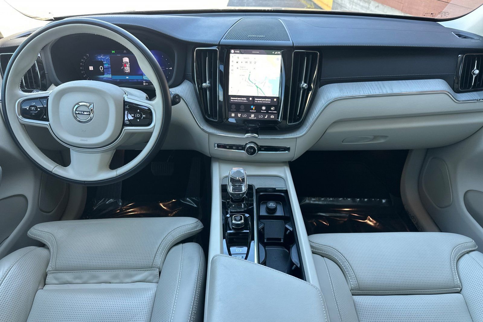 Certified 2025 Volvo XC60 T8 Ultra w/ Protection Package Premier image 3