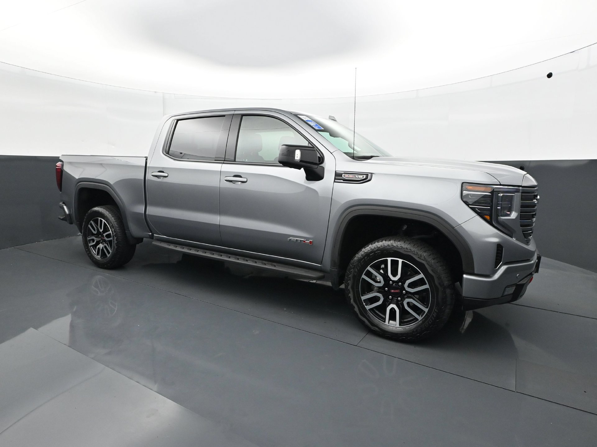 Used 2024 GMC Sierra 1500 AT4 w/ Technology Package AWD/4WD image 9