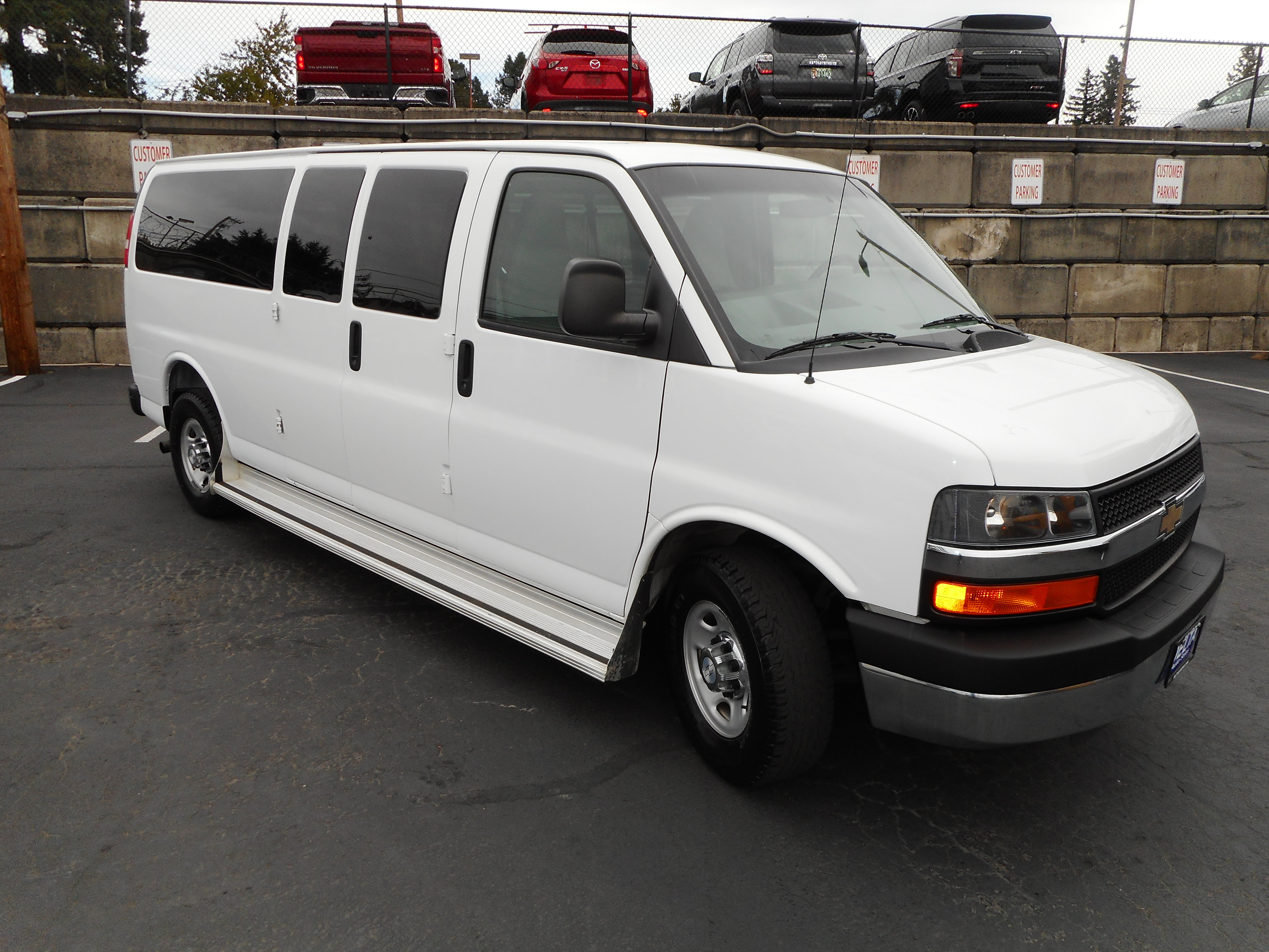 Used 2016 Chevrolet Express 3500 LT w/ LT Preferred Equipment Group RWD image 5