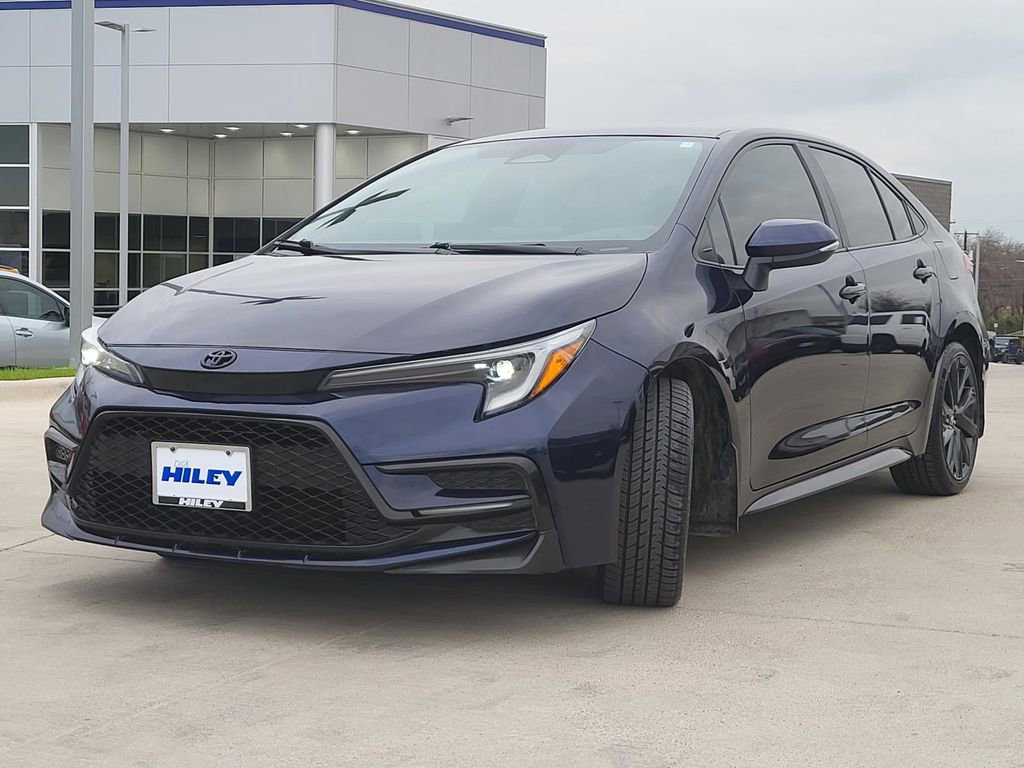 Used 2024 Toyota Corolla SE image 2
