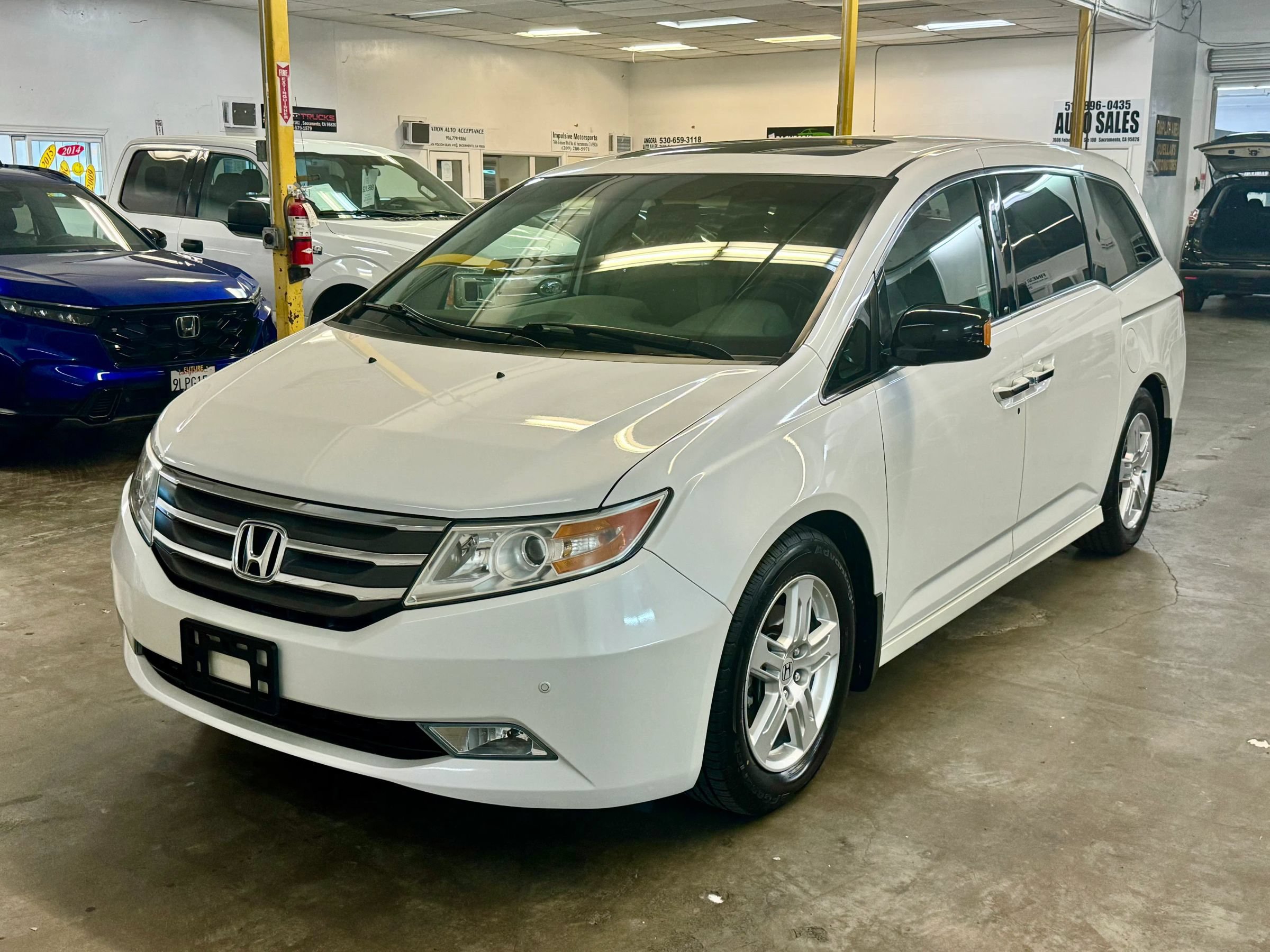 Used 2012 Honda Odyssey Touring image 1