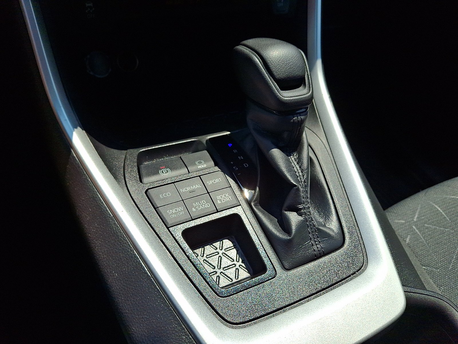 Used 2022 Toyota RAV4 XLE AWD/4WD image 14