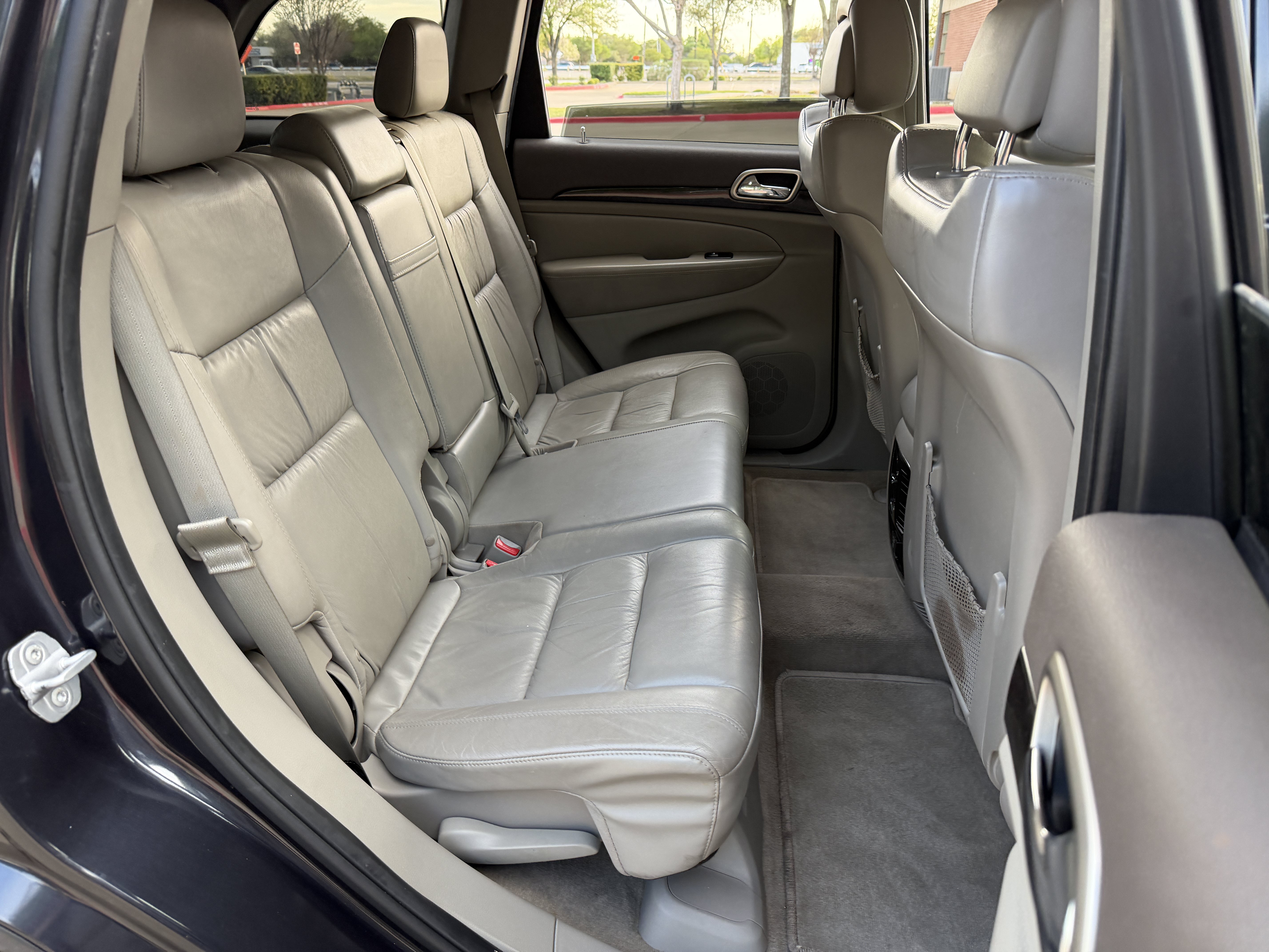 Used 2012 Jeep Grand Cherokee Laredo RWD image 14