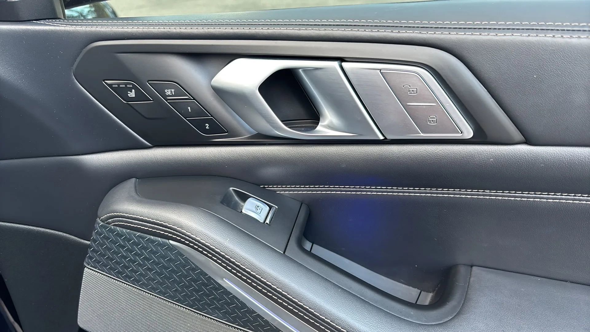 Used 2020 BMW X7 xDrive40i w/ M Sport Package image 32