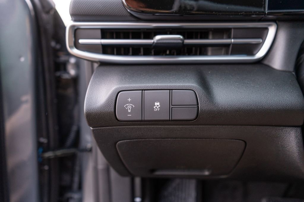 New 2025 Hyundai Elantra Limited image 23