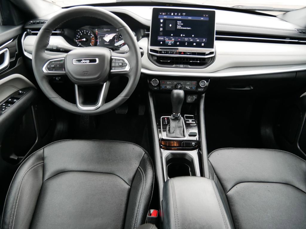 Used 2025 Jeep Compass Limited image 14