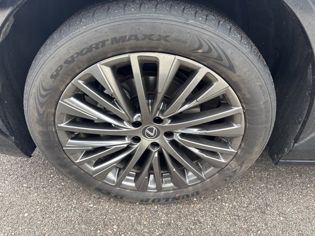 Used 2023 Lexus RZ 450e Premium image 27