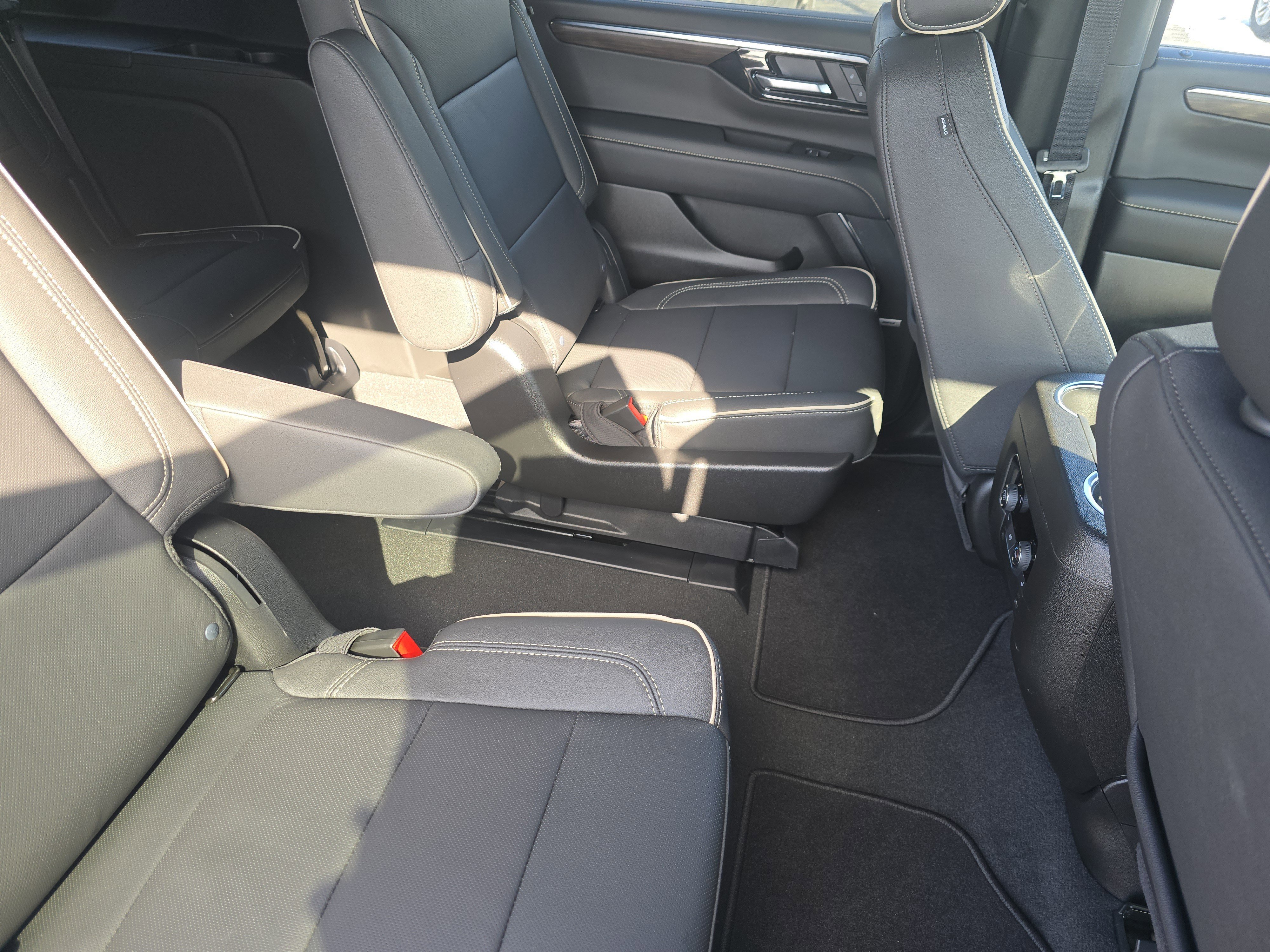 New 2025 Chevrolet Suburban Premier image 27