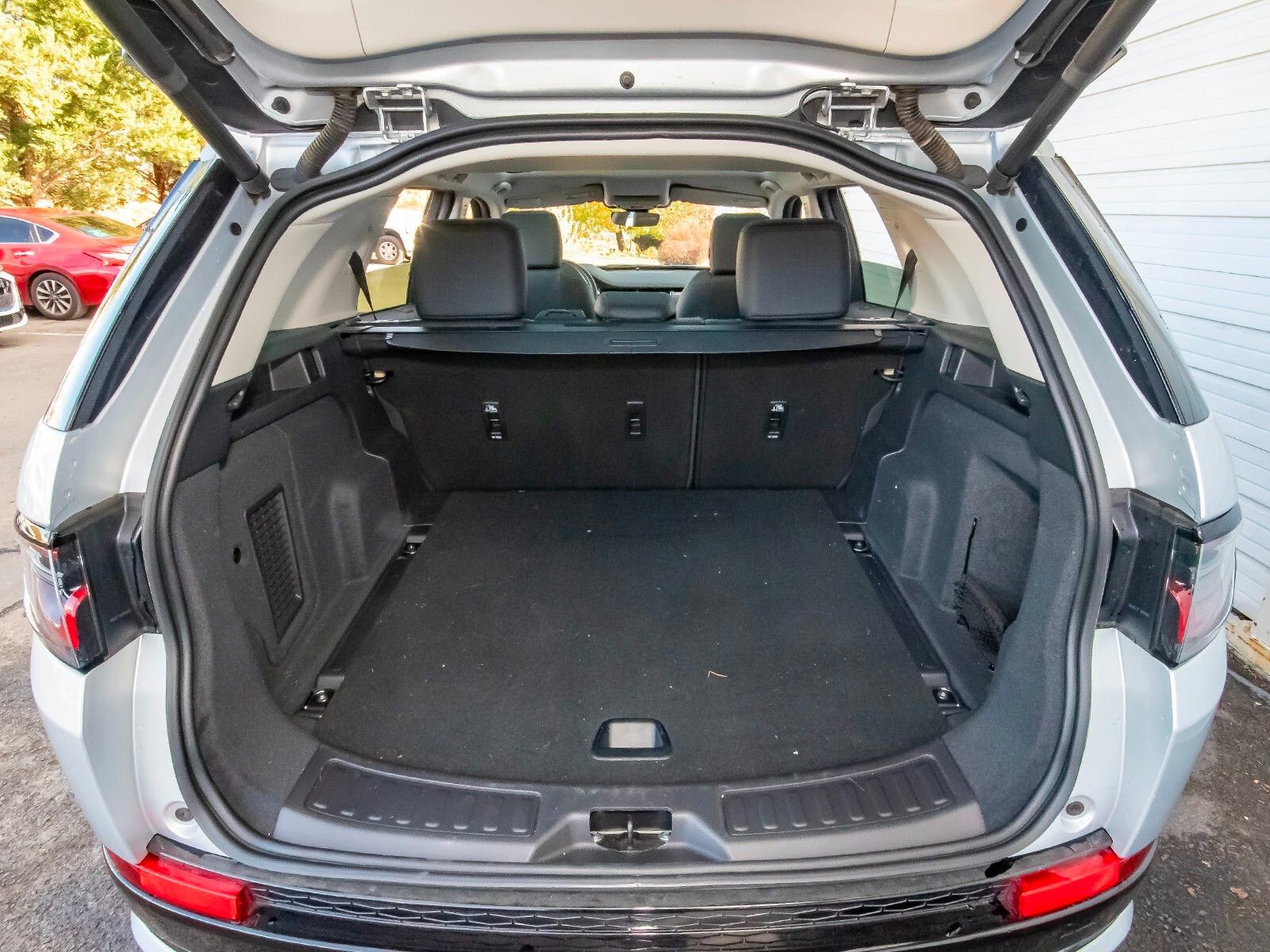 Used 2025 Land Rover Discovery Sport S image 48