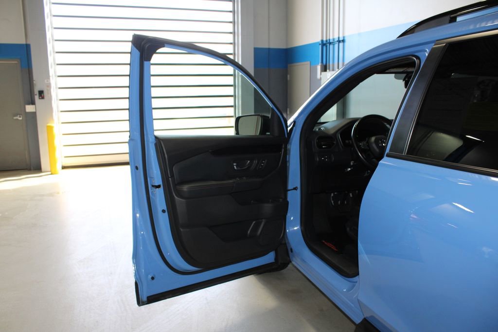 Certified 2025 Honda Pilot TrailSport image 7