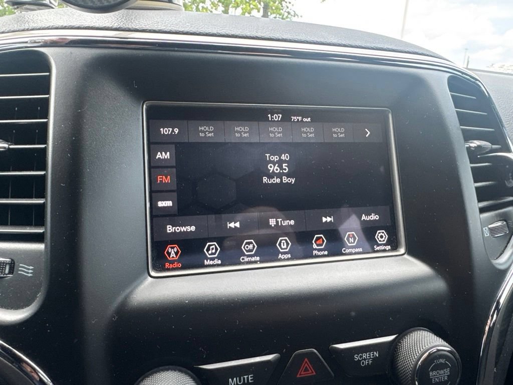 Used 2019 Jeep Grand Cherokee Laredo AWD/4WD image 17