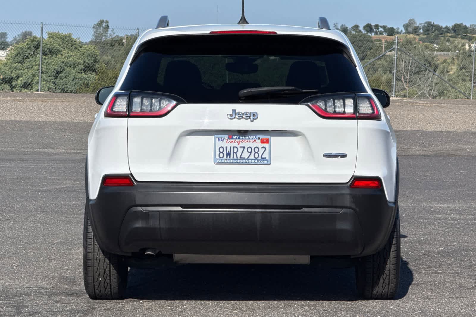 Used 2021 Jeep Cherokee Latitude FWD image 4